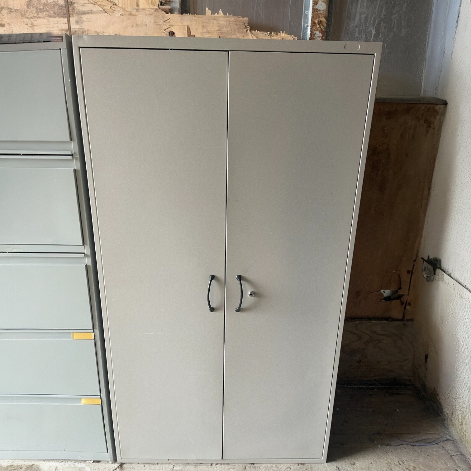 Armoire de Rangement en Métal Gris Clair | Bureau L'entrepôt