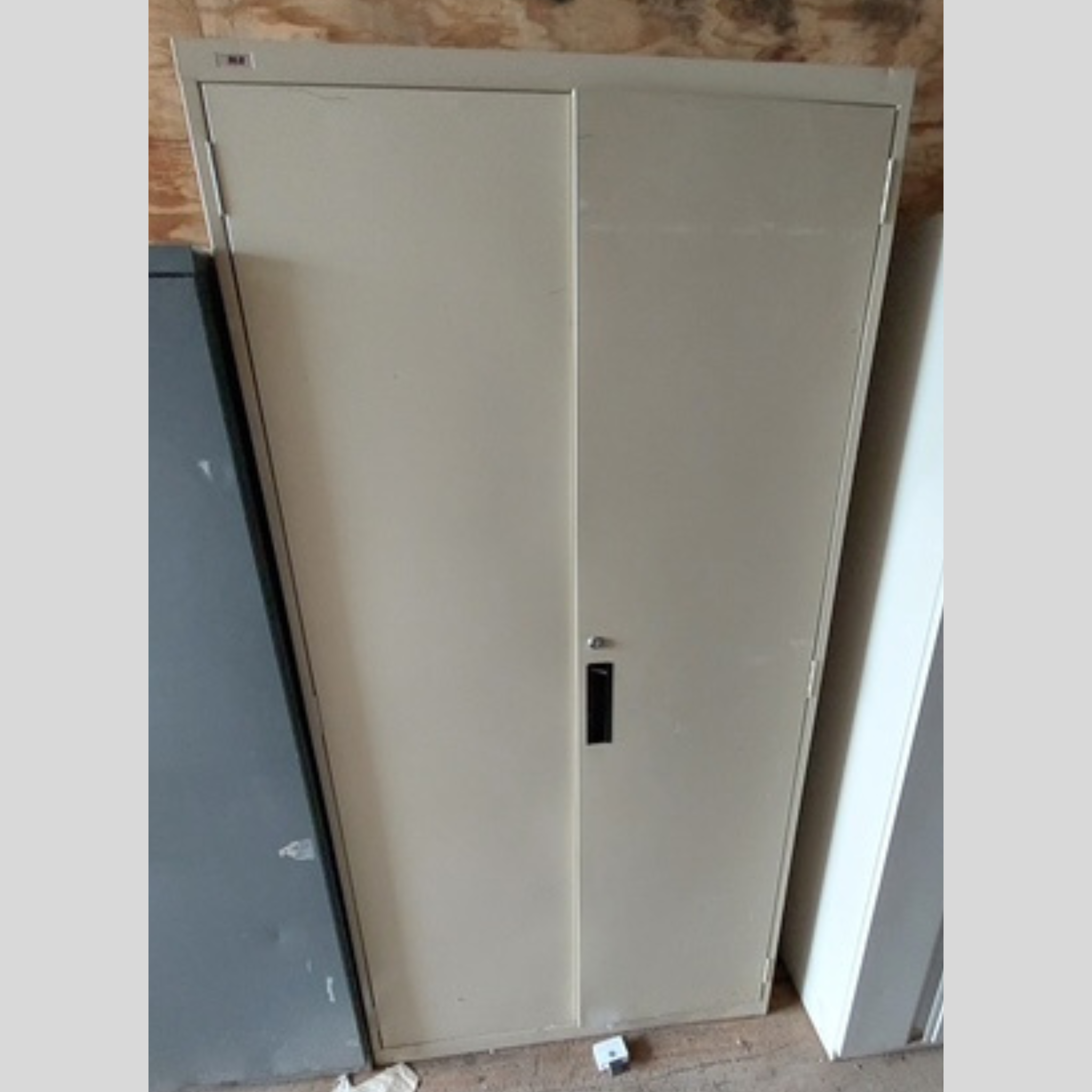 Armoire de Rangement en Métal | Portes Battantes | Beige/Crème | Sécurisée (Serrure) |  Bureau L'entrepôt