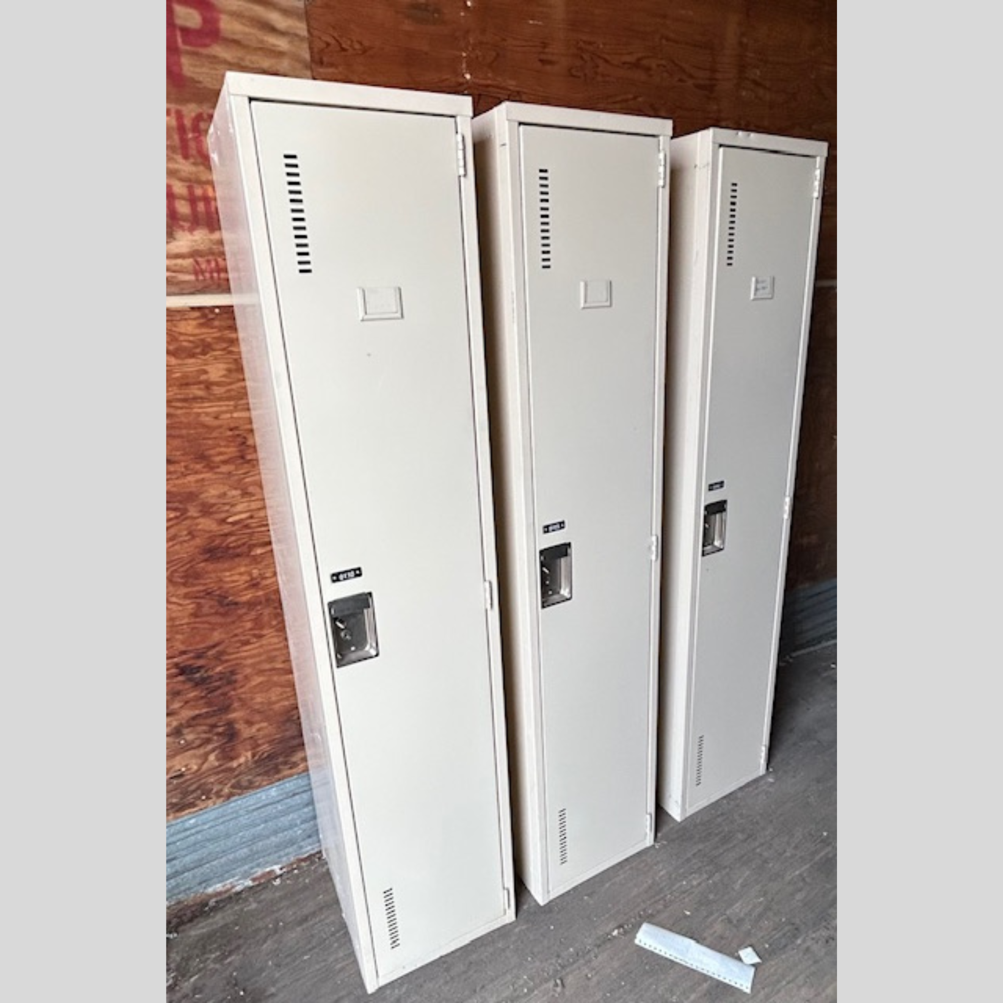 Casier Individuel 1 Porte Pleine Hauteur - Beige Clair (15 po Large - Usagé) | Bureau L'entrepôt