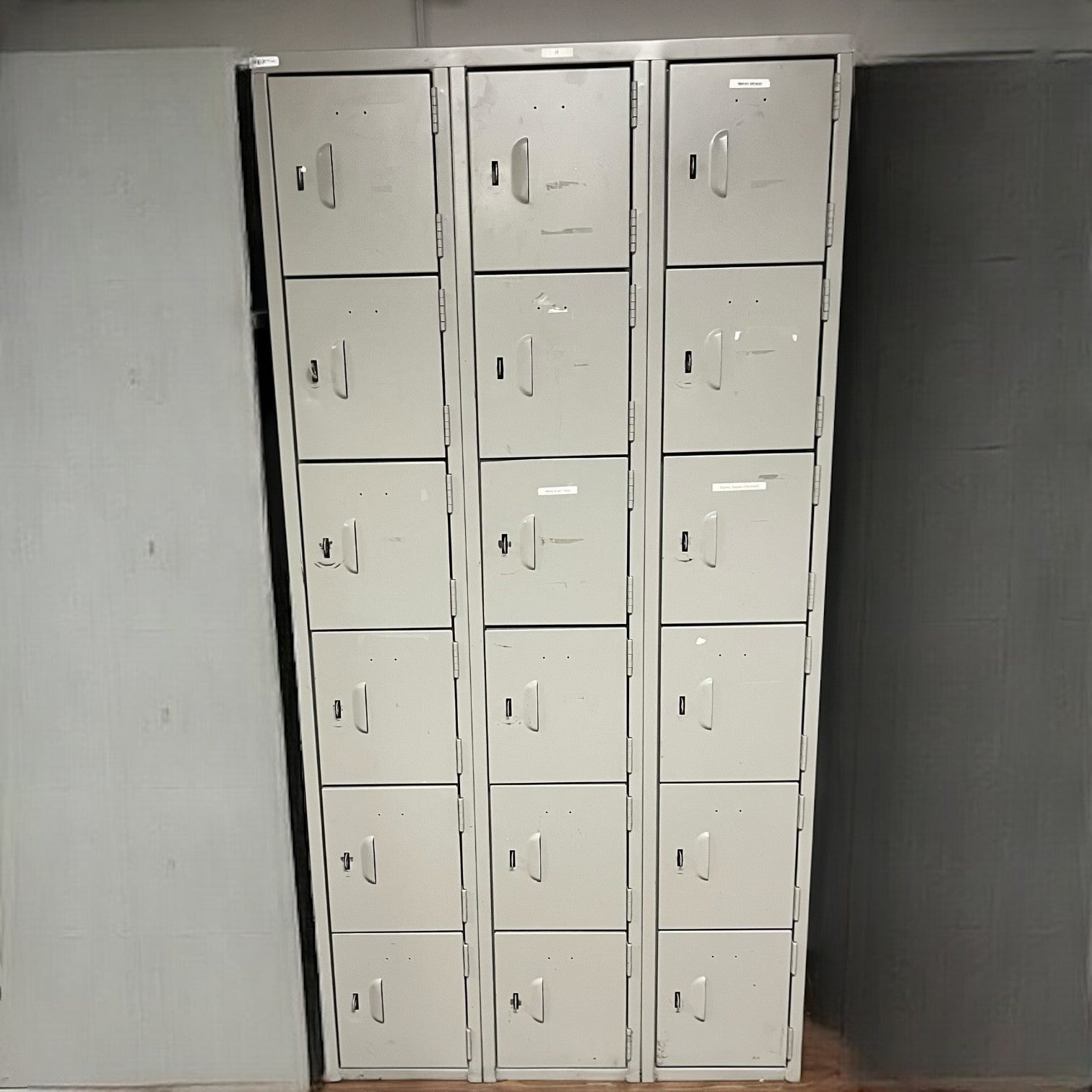 Casier Multi-Compartiments 18 Portes (3x6 Niveaux) - 36 po Large - Usagé | Bureau L'entrepôt