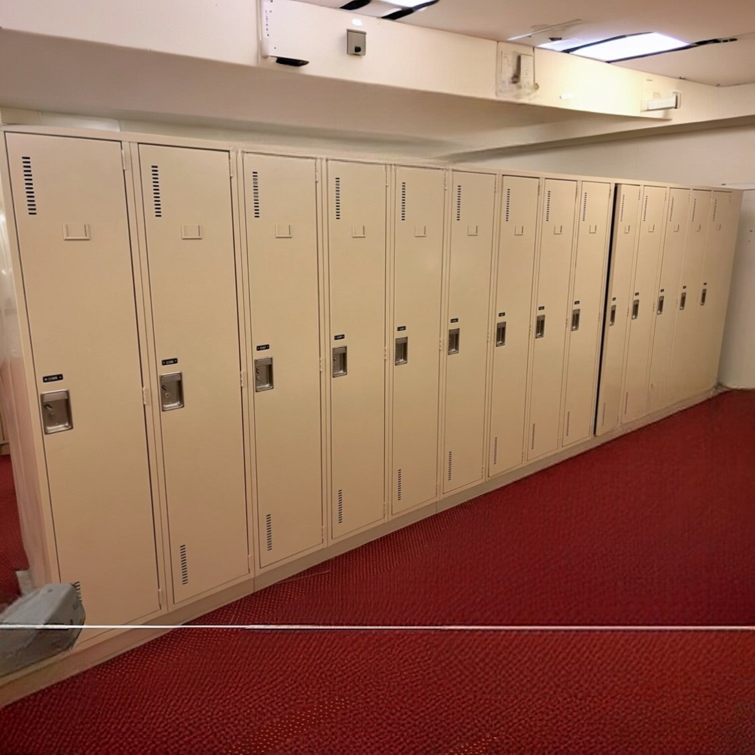 Casier Vestiaire 3 Portes Pleine Hauteur - Beige Clair | Bureau L'Entrepôt