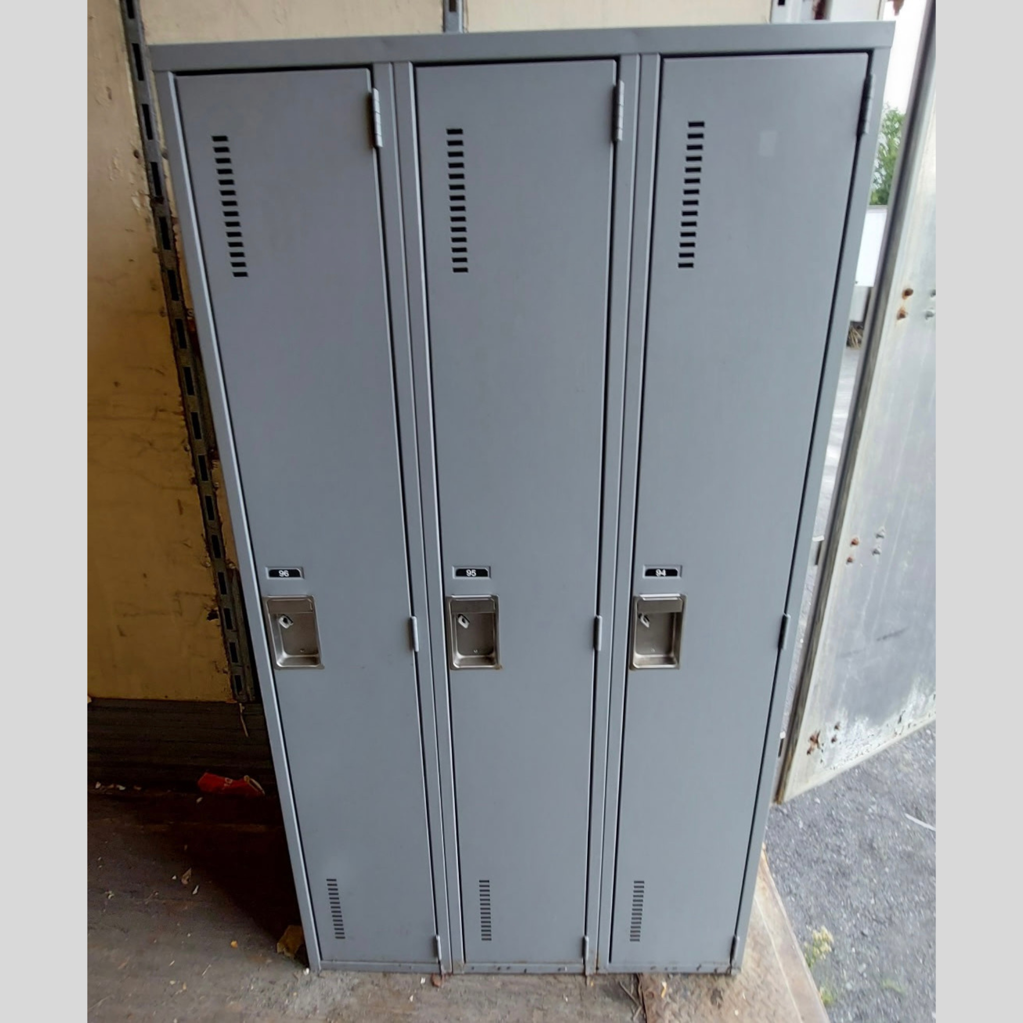 Casier Vestiaire Métallique 3 Portes - Pleine Hauteur - Bleu (Usagé)  | Bureau L'entrepôt