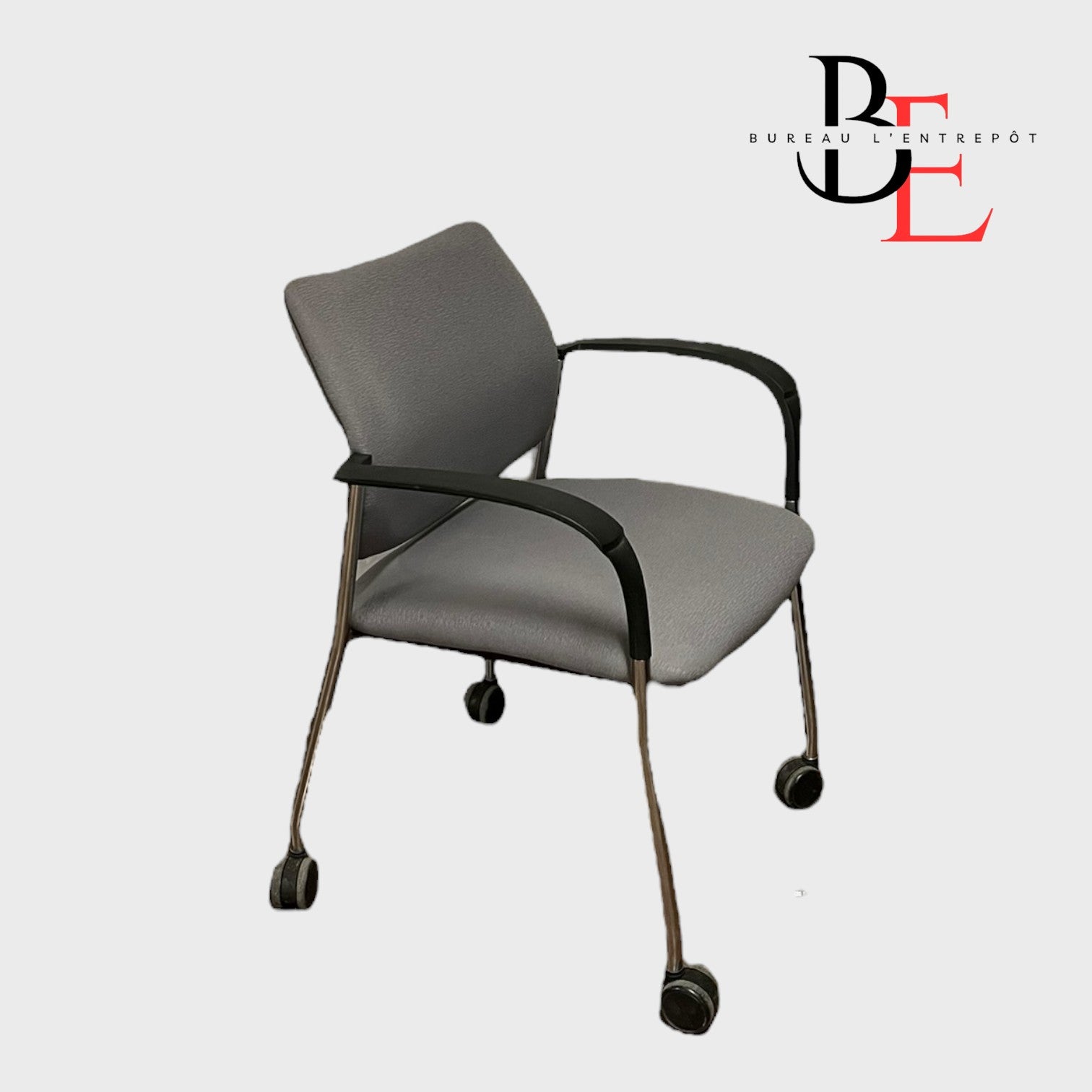 Chaise Visiteur/Réunion Empilable sur Roulettes | Bureau L'Entrepôt