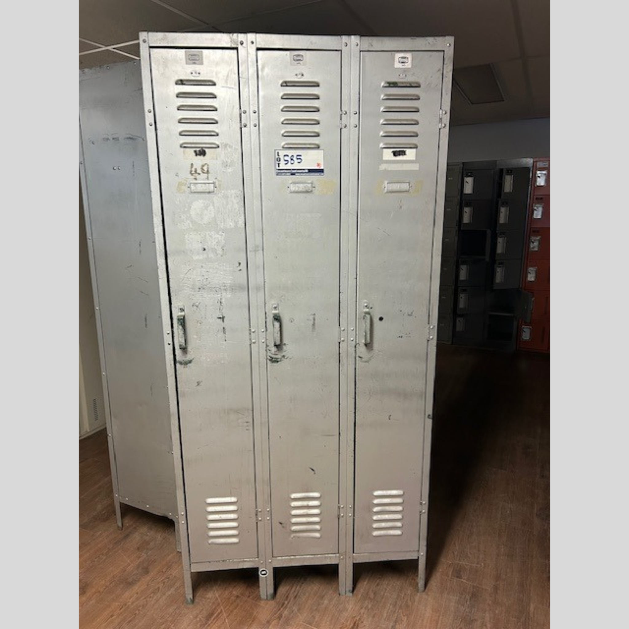 Vestiaire Métallique Vintage 3 Portes - 15x36x78H - Pleine Hauteur | Bureau L'entrepôt