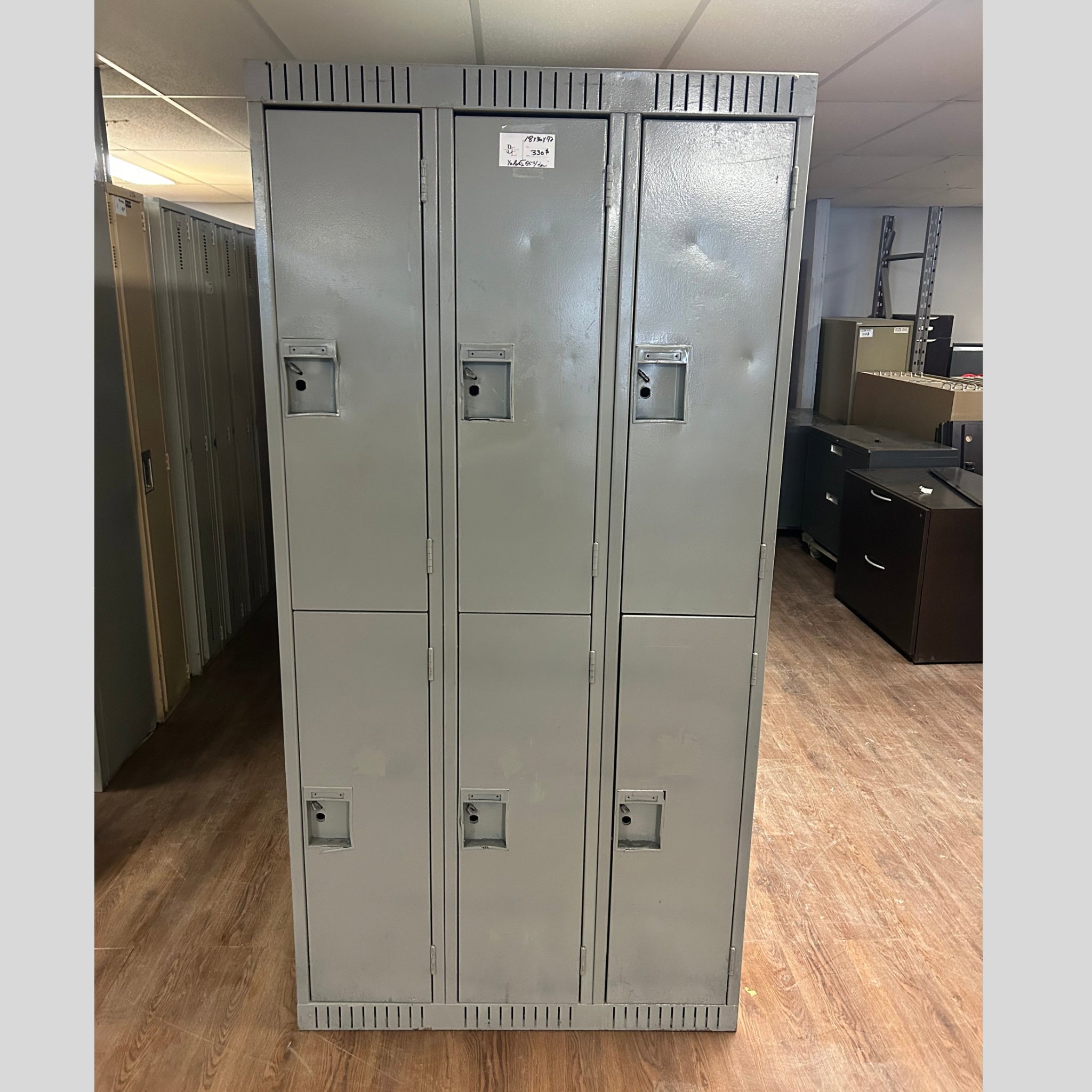 Vestiaire Métallique Gris à Demi-Porte | Bureau L'Entrepôt