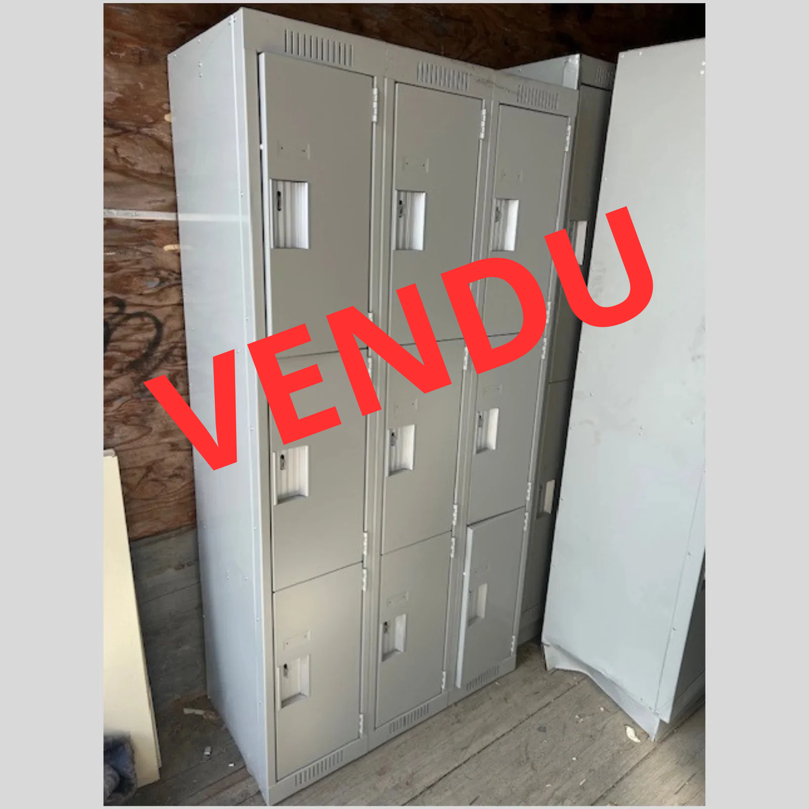 Casier Vestiaire Usagé 9 Portes (2 Niveaux) - 48 po x 72 po - Gris Standard